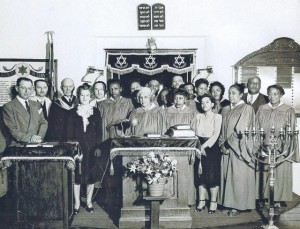 First Interracial service held at Stone Avenue location of Temple Emanu-El, Tucson, 1947