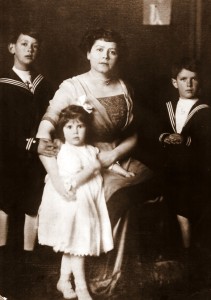 Mabel Gumb and Children, San Francisco