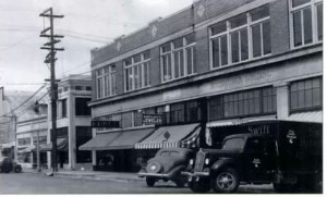 Hochheimer name still visible on store in 1920